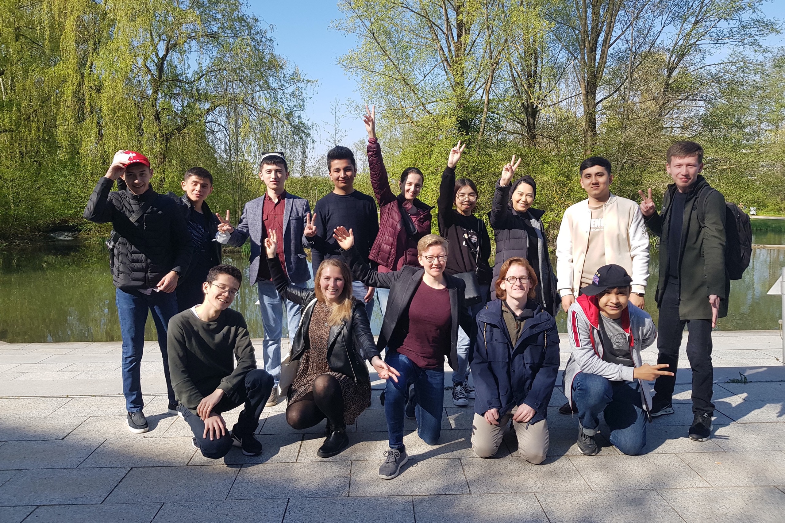 Vertreter*innen der Fachschaft mit Studierenden aus Usbekistan